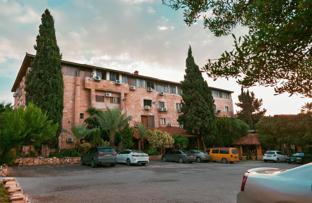 Al Joude Hotel 이르빗 외부 사진